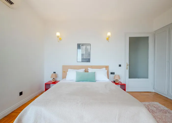 Bosphorus View With 5 Bedrooms And Elevator Istambul