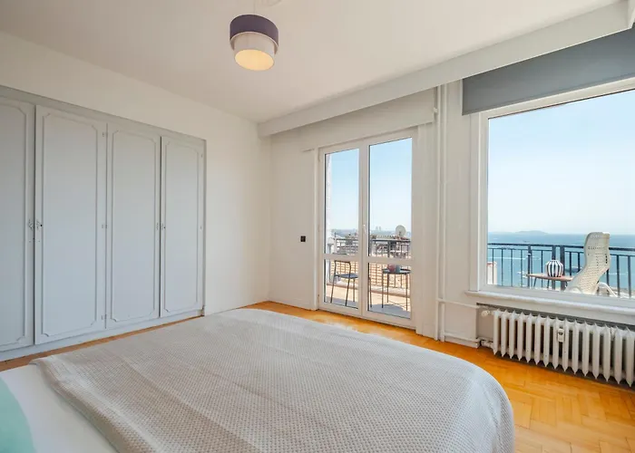 Bosphorus View With 5 Bedrooms And Elevator Istambul