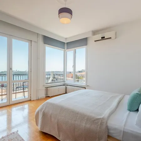 Bosphorus View With 5 Bedrooms And Elevator * اسطنبول