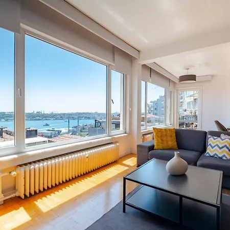 Bosphorus View With 5 Bedrooms And Elevator איסטמבול
