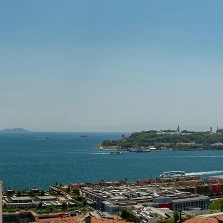 Bosphorus View With 5 Bedrooms And Elevator アパート イスタンブール