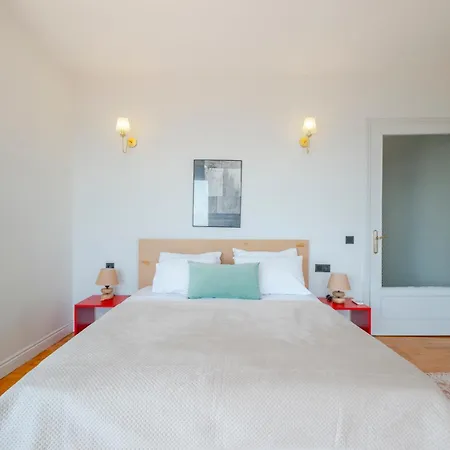 Bosphorus View With 5 Bedrooms And Elevator Isztambul